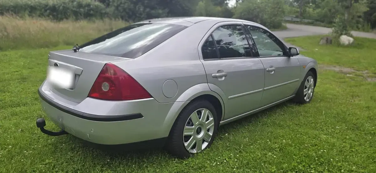 Gebraucht Ford Mondeo 101 PS (74 kW) 2003 Silber Limousine