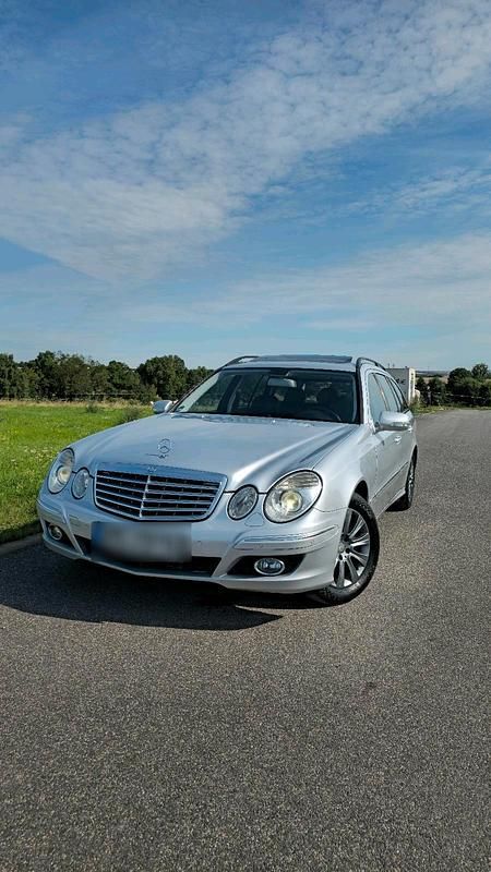 Grau Gebraucht 2009 Mercedes E320 Elegance Kombi | 4.900 € (Guter Preis) - Bild 1/4