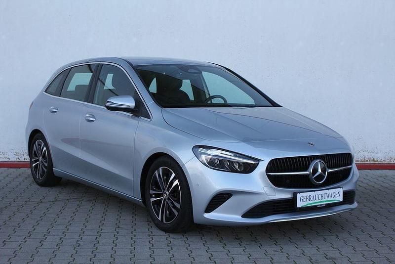Silber Gebraucht 2024 Mercedes B180 Progressive Van / Kleinbus | 26.370 € - Bild 1/4