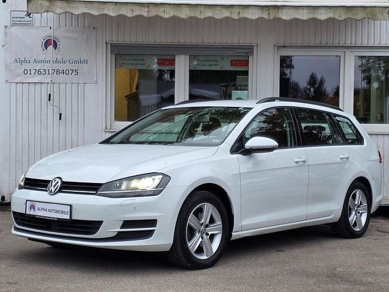 Weiß Gebraucht 2015 VW Golf VII Comfortline Kombi | 12.990 € (Fairer Preis) - Bild 1/4
