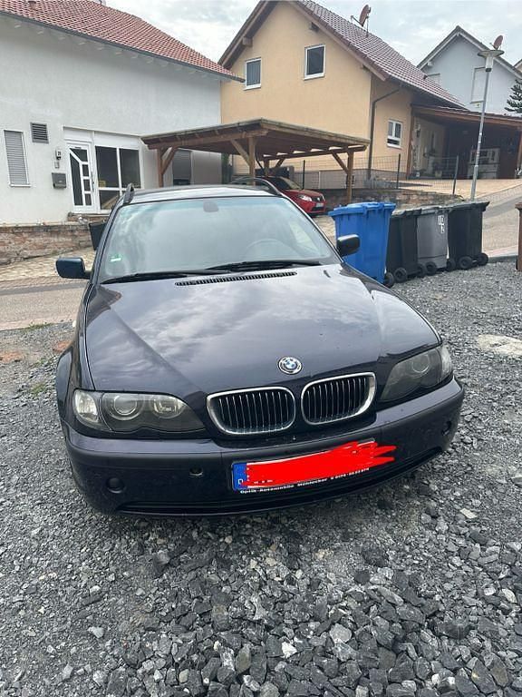 Blau Gebraucht 2003 BMW 320 Lifestyle Kombi | 1.000 € - Bild 1/4