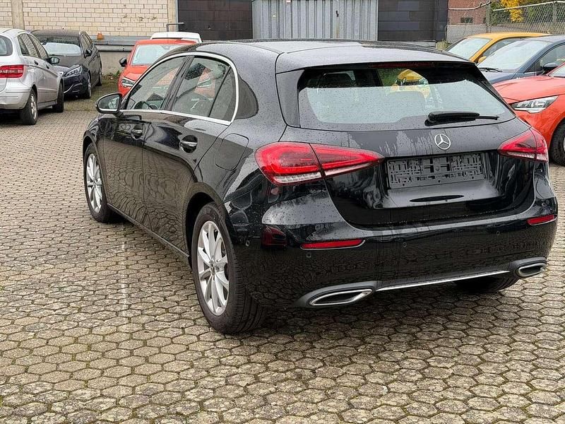 Gebraucht Mercedes A180 136 PS (100 kW) 2019 Nachtschwarz  unilack Kleinwagen