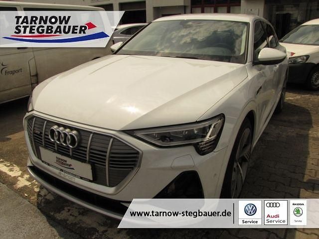 Gletscherweiß metallic Gebraucht 2020 Audi Q8 e-tron S-Line SUV | 35.990 € - Bild 1/4