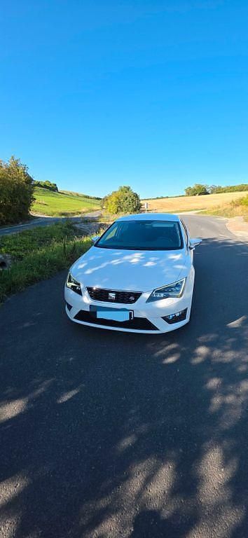 Weiß Gebraucht 2015 Seat Leon FR Limousine | 11.499 € (Fairer Preis) - Bild 1/4