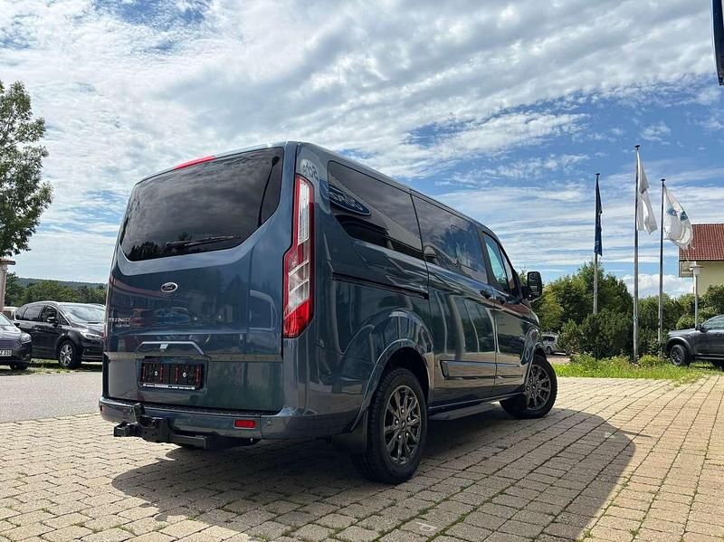 Gebraucht Ford Tourneo Custom Titanium 170 PS (125 kW) 2023 Chromablau metallic Van