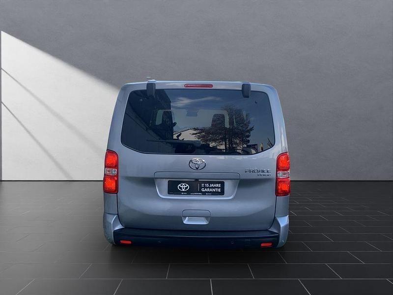 Gebraucht Toyota Proace Verso Team 177 PS (130 kW) 2025 Silber Kombi