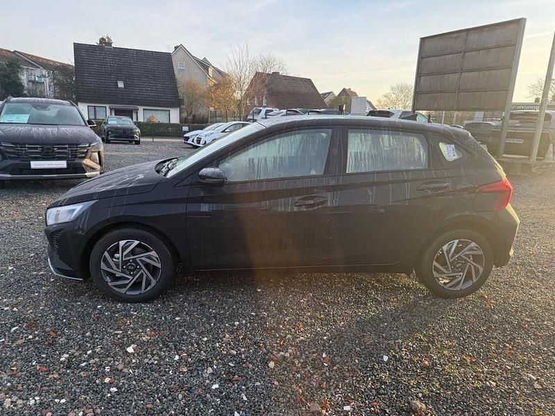 Neu Hyundai i20 Trend 90 PS (66 kW) 2025 Schwarz Limousine