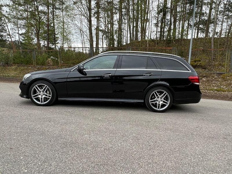 Gebraucht Mercedes E500 Avantgarde 408 PS (300 kW) 2015 Schwarz Limousine