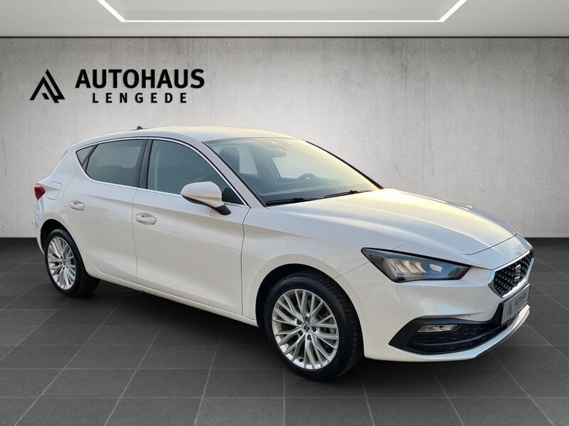 Weiß Gebraucht 2023 Seat Leon XCELLENCE Limousine | 21.999 € (Guter Preis) - Bild 1/4