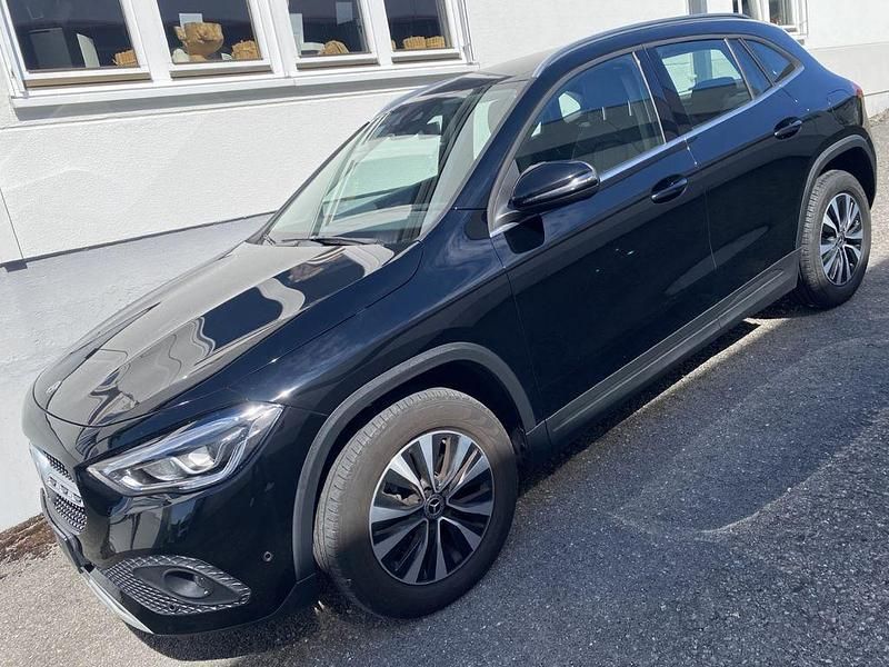 Gebraucht Mercedes GLA200 Style 150 PS (110 kW) 2021 Schwarz SUV