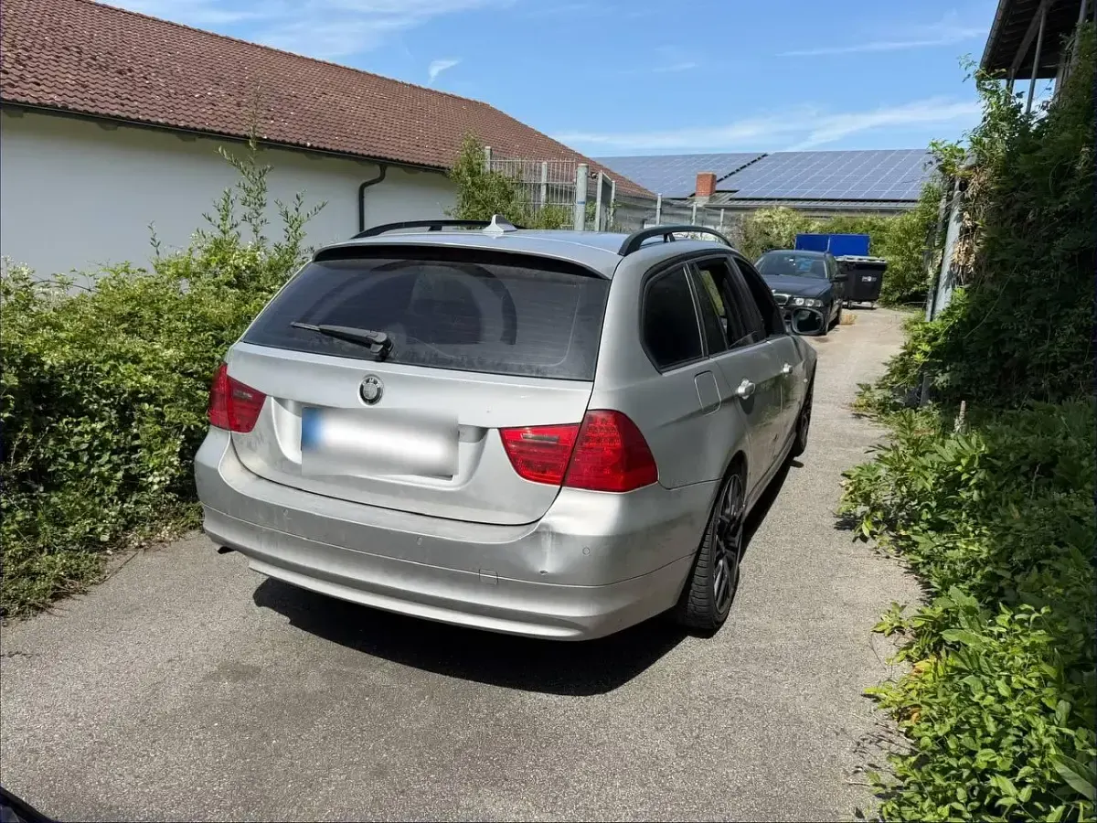 Gebraucht BMW 320 176 PS (129 kW) 2009 Silber Kombi