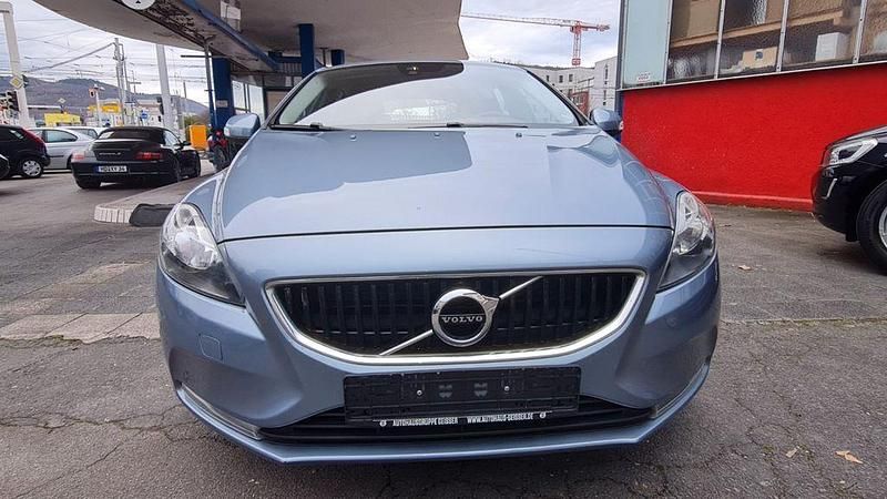 Gebraucht Volvo V40 Kinetic 152 PS (111 kW) 2017 Blau Limousine