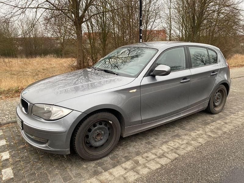 Grau Gebraucht 2009 BMW 116 Kleinwagen | 3.000 € (Superpreis) - Bild 1/4