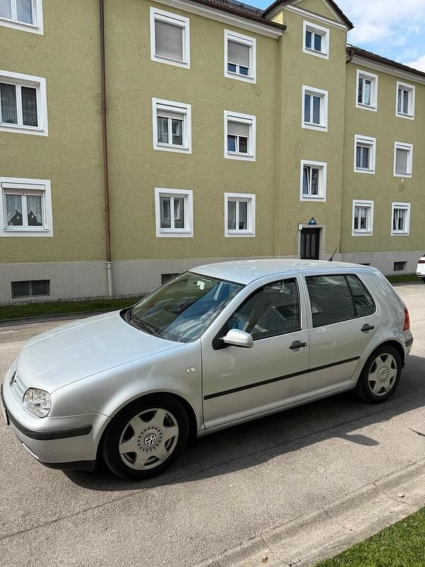 Gebraucht VW Golf IV 2001 Silber Kleinwagen