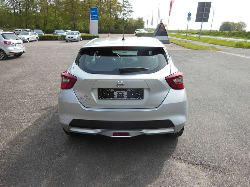 Gebraucht Nissan Micra Acenta 92 PS (67 kW) 2022 Silber Kleinwagen