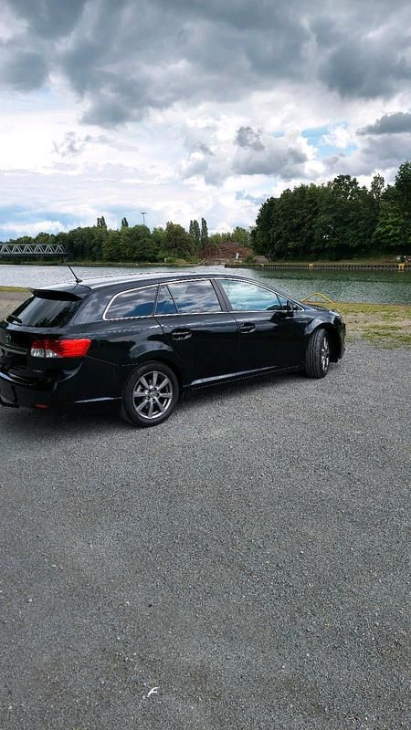 Schwarz Gebraucht 2013 Toyota Avensis Executive Kombi | 7.800 € (Fairer Preis) - Bild 1/4