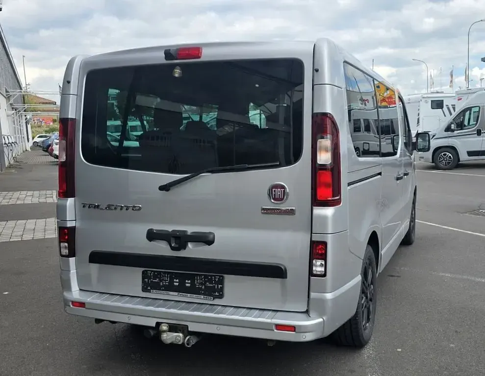 Gebraucht Fiat Talento Family 145 PS (106 kW) 2020 Silber Van / Kleinbus