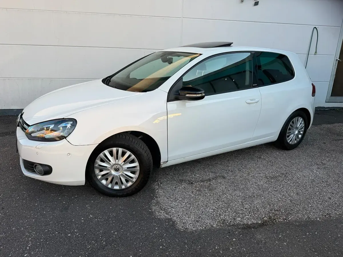 Gebraucht VW Golf VI Style 122 PS (89 kW) 2011 Weiß Kleinwagen