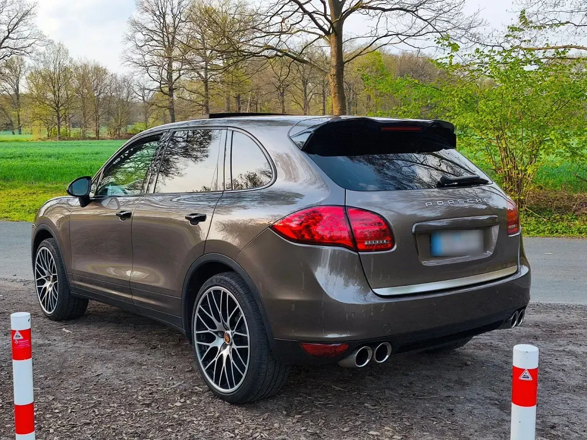 Second-hand Porsche Cayenne 317 CP (233 kW) 2011 Maro SUV