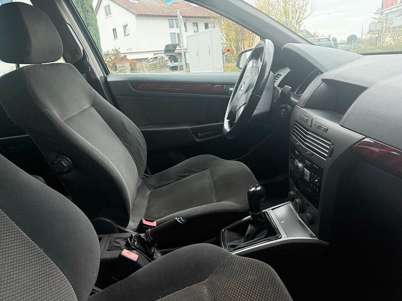 Gebraucht Opel Astra 105 PS (77 kW) 2004 Silber Coupé