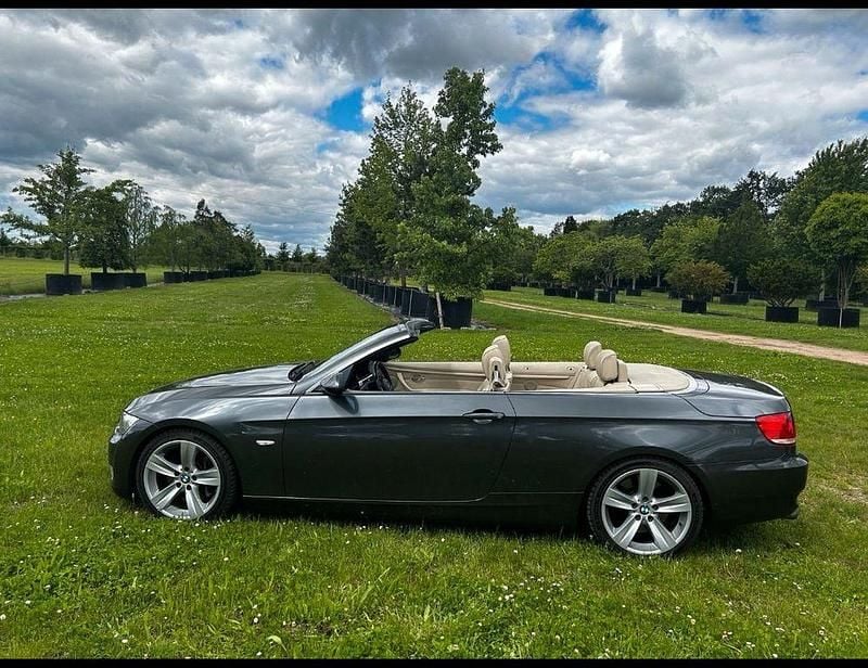 Grau Gebraucht 2007 BMW 330 Cabriolet Sport Line Cabrio | 8.990 € (Guter Preis) - Bild 1/4