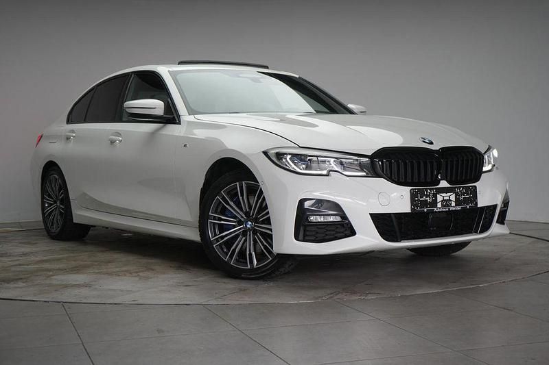 Alpinweiss 3 Gebraucht 2019 BMW 330e M Sport Limousine | 27.490 € (Fairer Preis) - Bild 1/4