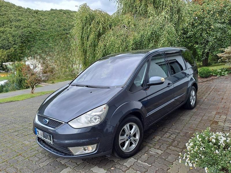 Grau Gebraucht 2007 Ford Galaxy Trend Van / Kleinbus | 4.799 € (Teuer) - Bild 1/4