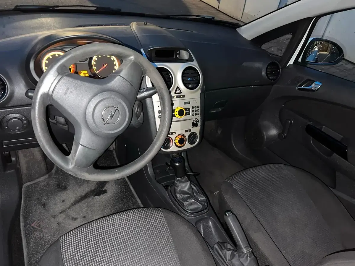 Gebraucht Opel Corsa 64 PS (47 kW) 2009 Weiß Kleinwagen