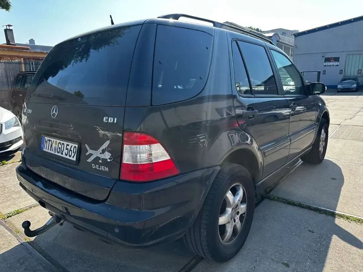 Gebraucht Mercedes ML270 163 PS (119 kW) 2003 Schwarz SUV