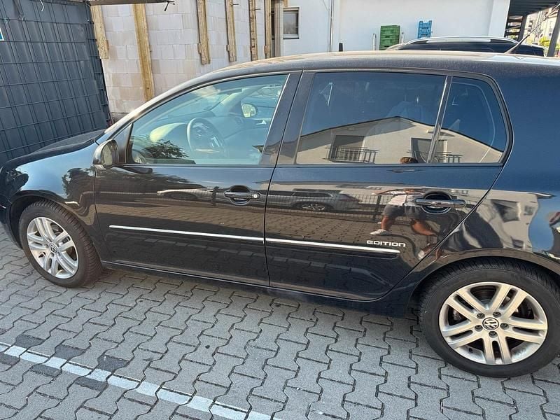 Schwarz Gebraucht 2008 VW Golf V Edition Kleinwagen | 3.190 € (Fairer Preis) - Bild 1/4