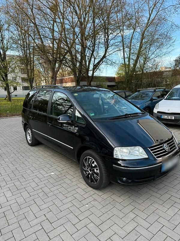 Second-hand VW Sharan 140 CP (102 kW) 2005 Negru Monovolum