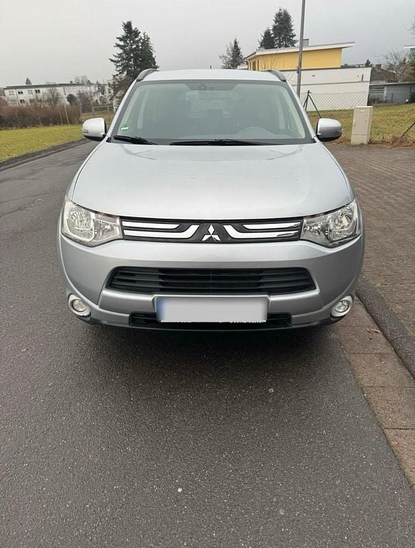 Gebraucht Mitsubishi Outlander Invite 150 PS (110 kW) 2014 Silber SUV
