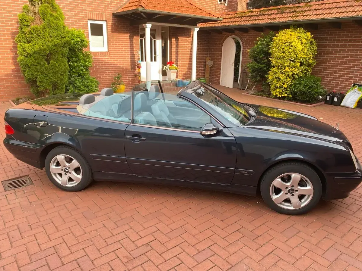 Gebraucht Mercedes CLK200 163 PS (119 kW) 2000 Blau Cabrio