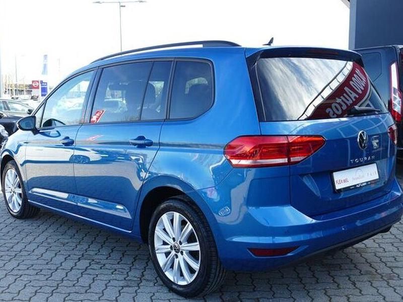 Gebraucht VW Touran Highline 150 PS (110 kW) 2022 F9f9 caribbean blue metallic Van / Kleinbus