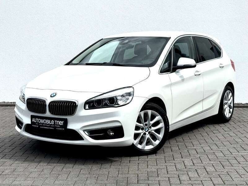 Mineralweiss metallic Gebraucht 2015 BMW 220 Luxury Line Van / Kleinbus | 18.890 € (Fairer Preis) - Bild 1/4