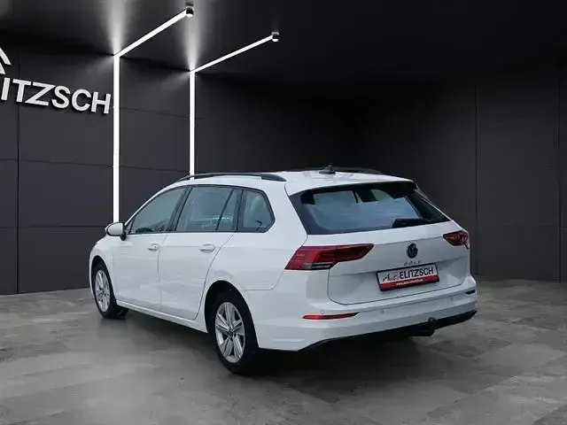 Gebraucht VW Golf VIII Life 116 PS (85 kW) 2021 Pure white Kombi