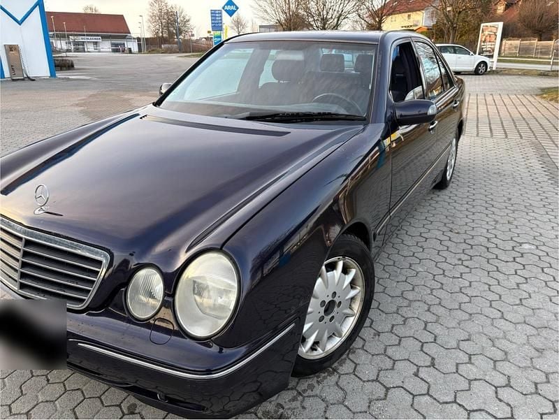 Gebraucht Mercedes E320 Avantgarde 224 PS (164 kW) 2001 Blau Limousine