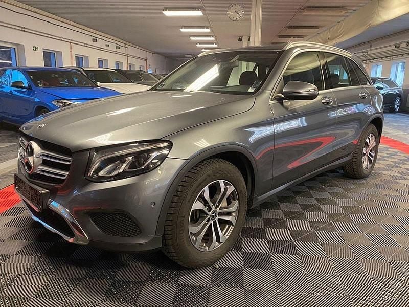 Grau Gebraucht 2019 Mercedes GLC220 AMG SUV | 21.900 € (Superpreis) - Bild 1/4