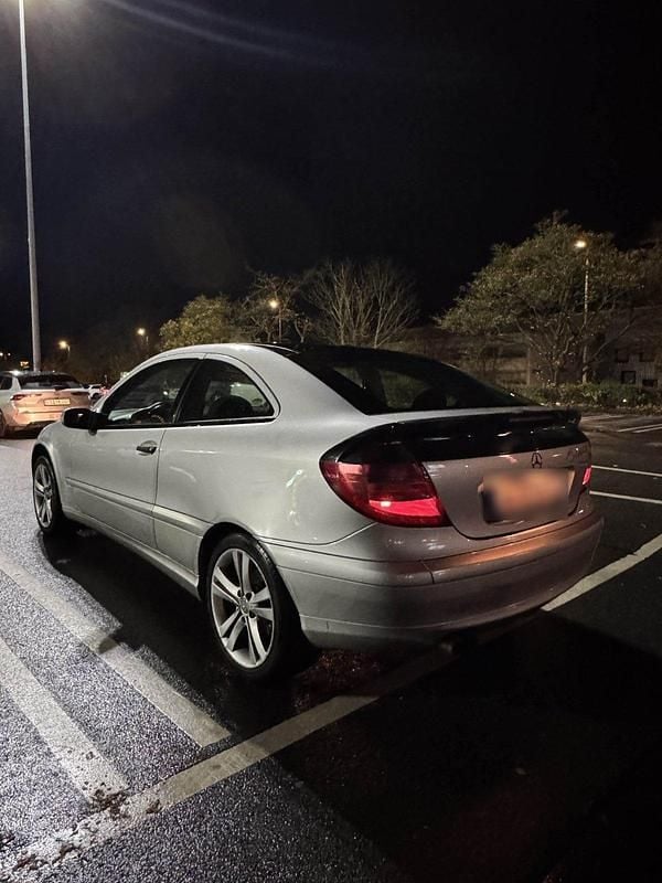 Silber Gebraucht 2002 Mercedes C180 Coupé | 900 € (Guter Preis) - Bild 1/4