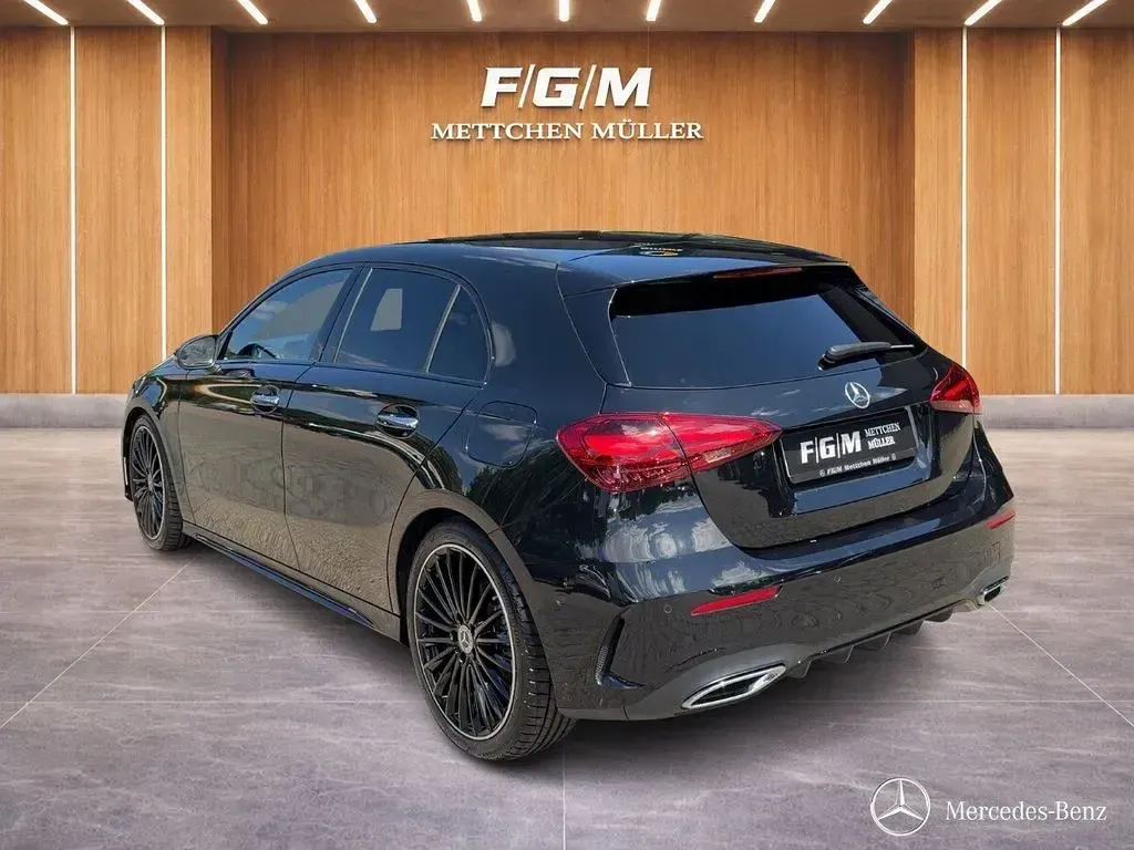 Gebraucht Mercedes A200 AMG line 150 PS (110 kW) 2025 Lack kosmosschwarz Limousine