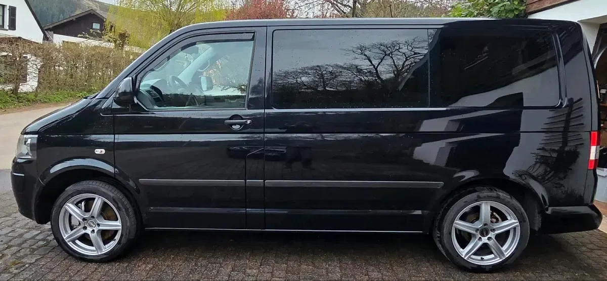 Gebraucht VW Multivan 102 PS (75 kW) 2013 Schwarz Van / Kleinbus