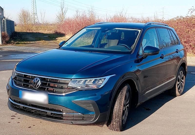 Gebraucht VW Tiguan Active 150 PS (110 kW) 2022 Blau SUV