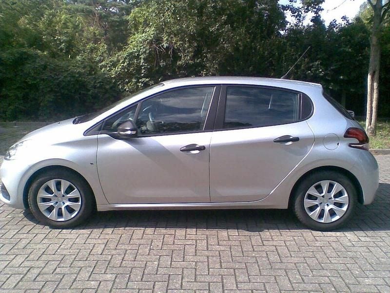 Silber Gebraucht 2017 Peugeot 208 Access Kleinwagen | 6.500 € (Guter Preis) - Bild 1/4