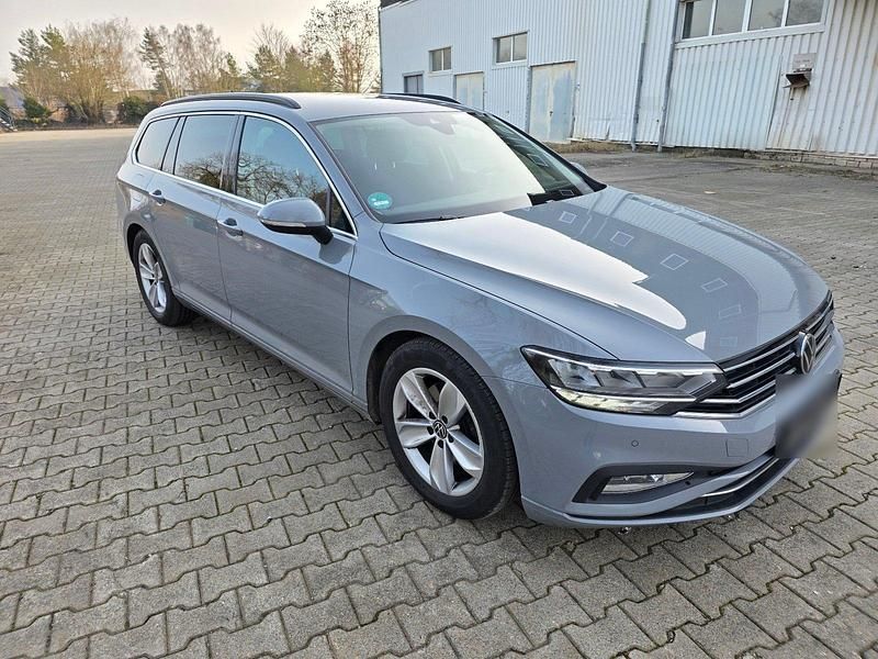 Gebraucht VW Passat Business 200 PS (147 kW) 2022 Grau Kombi