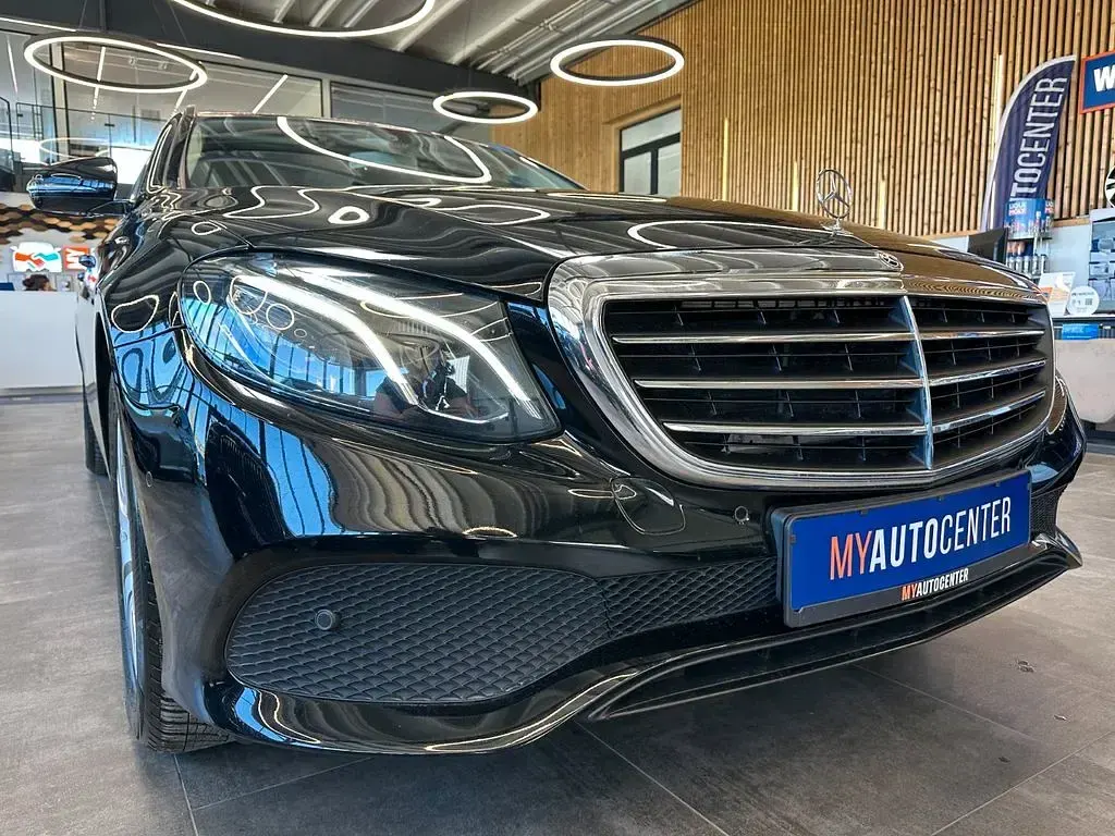 Second-hand Mercedes E200 150 CP (110 kW) 2017 Negru Berlinǎ