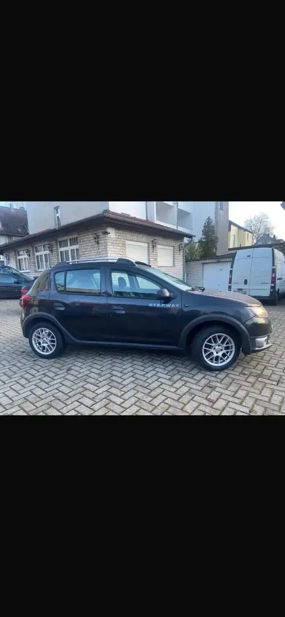 Gebraucht Dacia Sandero Stepway 90 PS (66 kW) 2014 Schwarz Kleinwagen