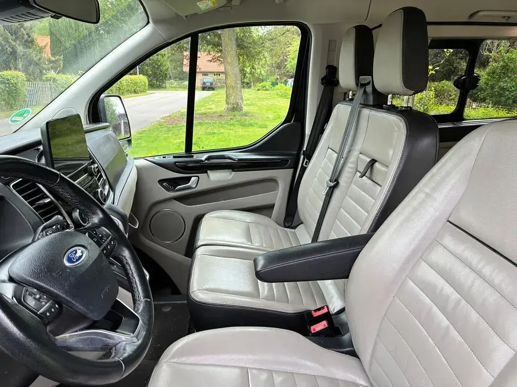 Usata Ford Tourneo Titanium 131 CV (96 kW) 2021 Nero Monovolume