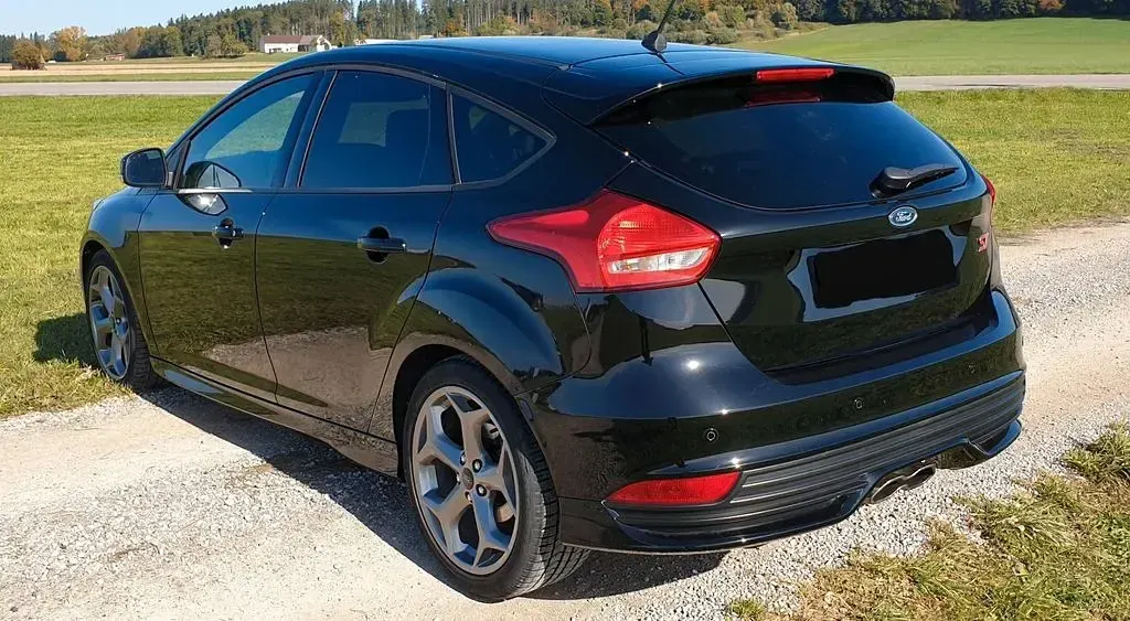 Gebraucht Ford Focus ST 250 PS (183 kW) 2017 Schwarz Limousine