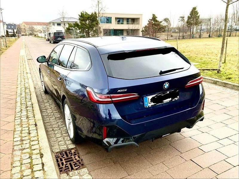 Gebraucht BMW 540 Performance 303 PS (222 kW) 2025 Blau Kombi