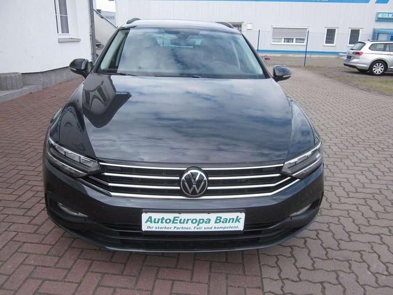 Gebraucht VW Passat 150 PS (110 kW) 2022 Grau Kombi